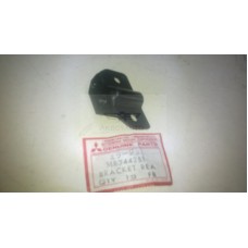 MB344251 BRAKET ARKA TAMPON SAĞ LANCER 86